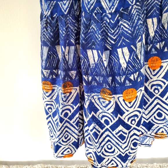 Blue and White Geometric Pattern Dress - Picture 8 of 15